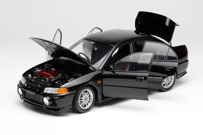 1:18 Motorhelix Mitsubishi Lancer Evo IV Pyreness Black M-84002