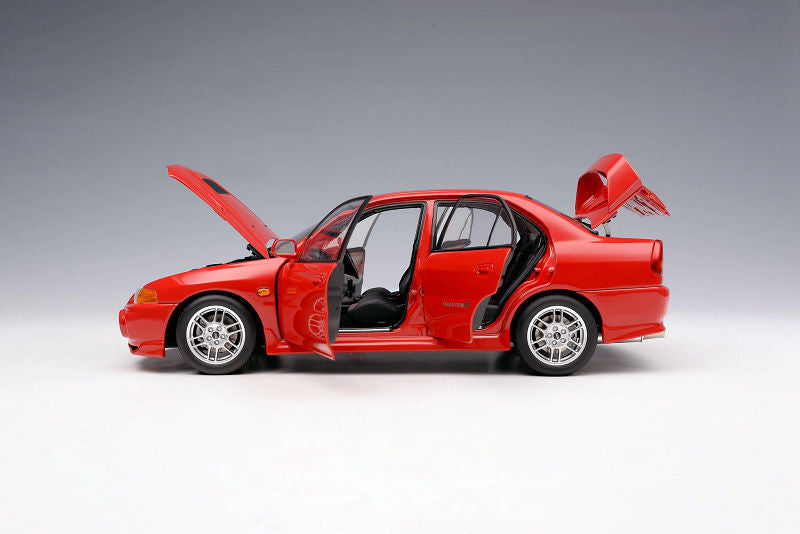 1:18 Motorhelix Mitsubishi Lancer Evo IV Rot M-84004