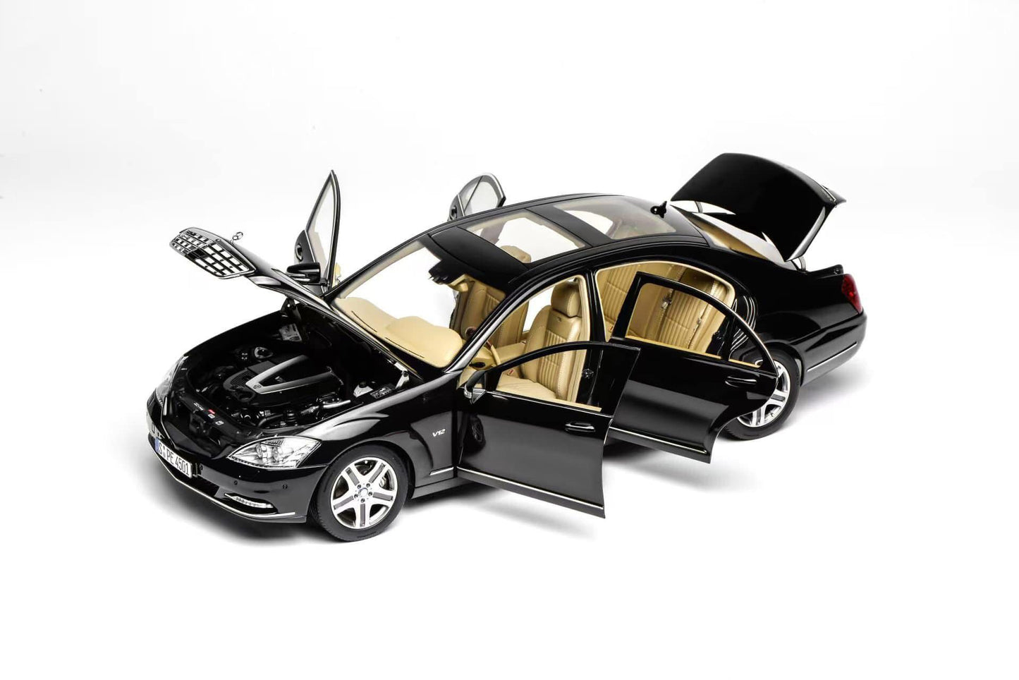 1:18 Motorhelix Mercedes-Benz S-Class S600L W221 Limousine Schwarz M-82204