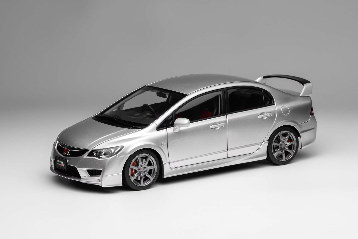 1:18 Motorhelix Honda Civic Type R FD2 Late Version Silber M-85405