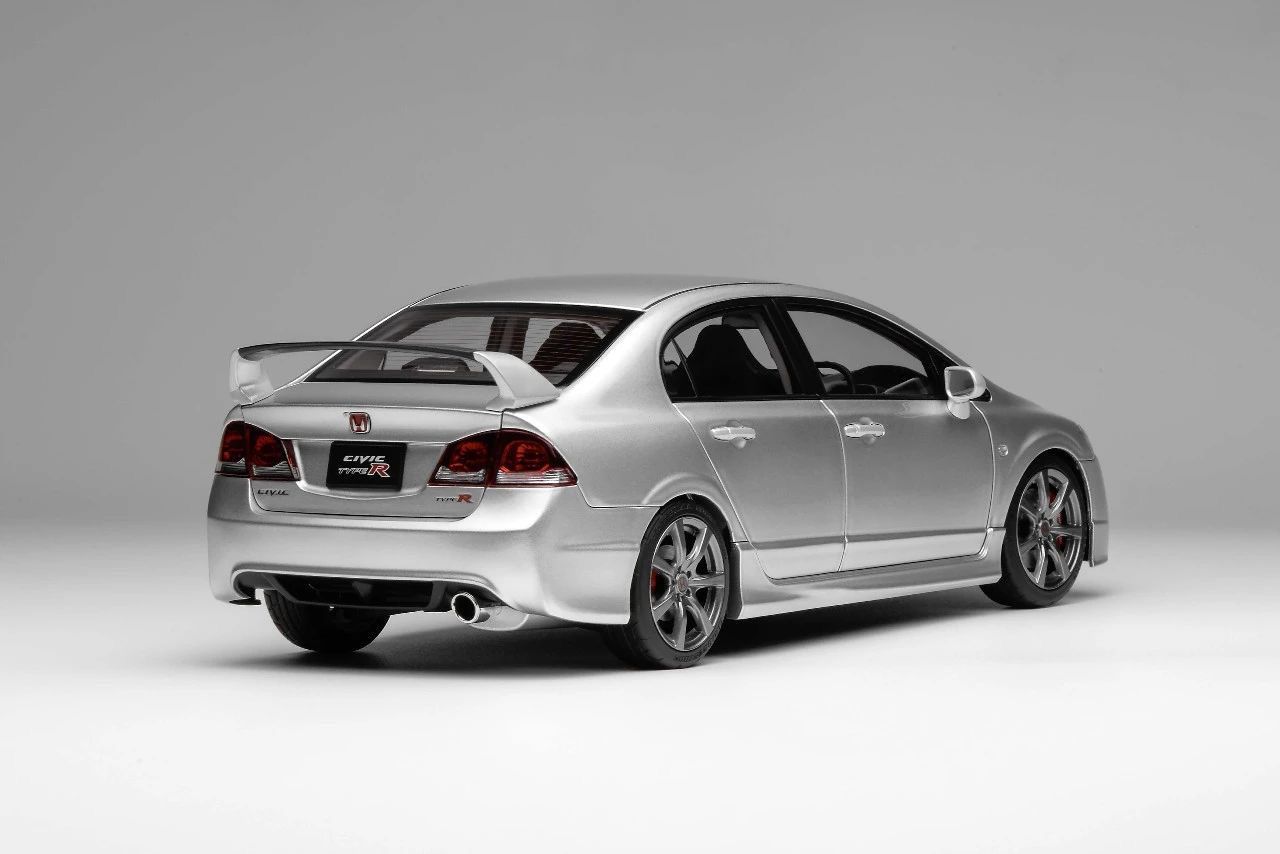 1:18 Motorhelix Honda Civic Type R FD2 Late Version Silber M-85405
