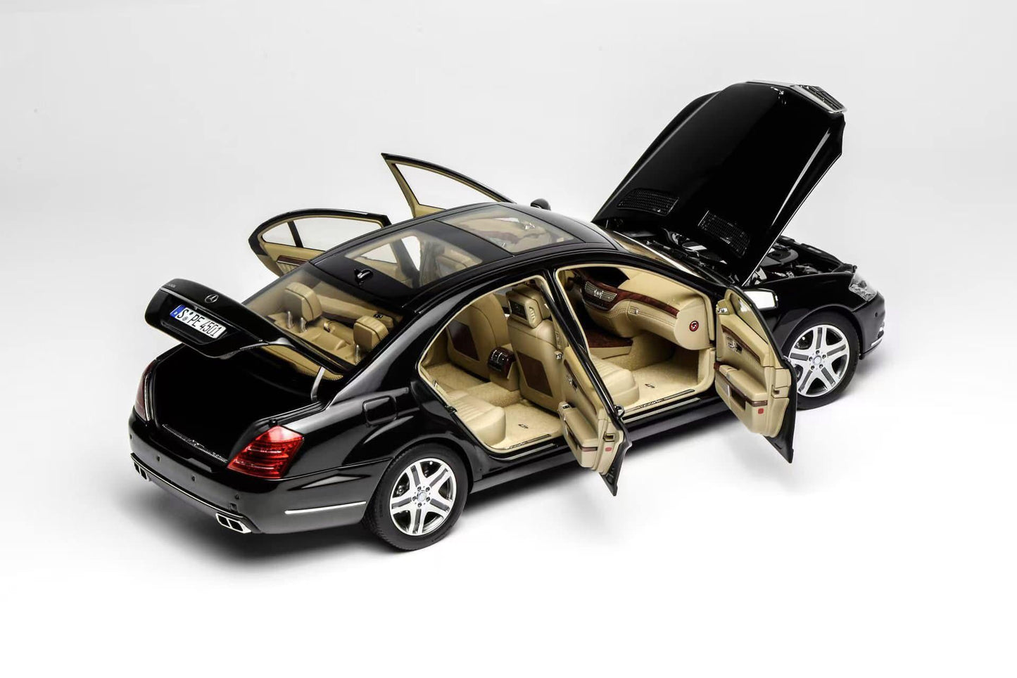 1:18 Motorhelix Mercedes-Benz S-Class S600L W221 Limousine Schwarz M-82204