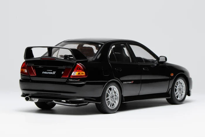 1:18 Motorhelix Mitsubishi Lancer Evo IV Pyreness Black M-84002